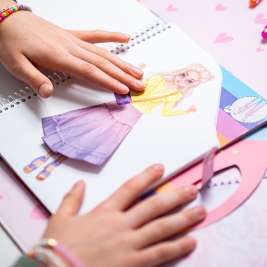 TOPModel Dress Me Up Collage Book