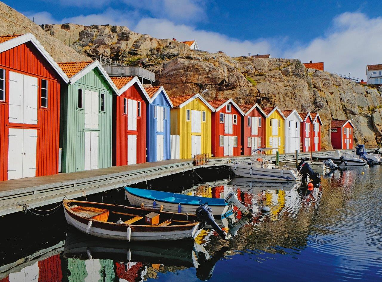 Ravensburger Colorful Houses in Sweden XL 100 Piece Jigsaw Puzzle
