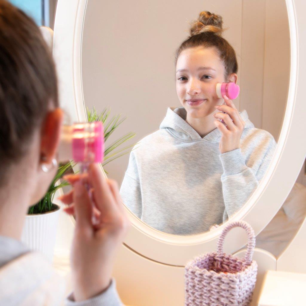 TOPModel Facial Brush Heart