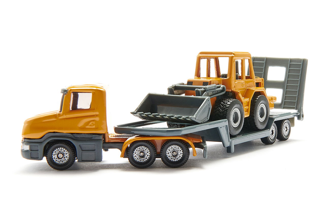1:87 Low Loader With Front Loader