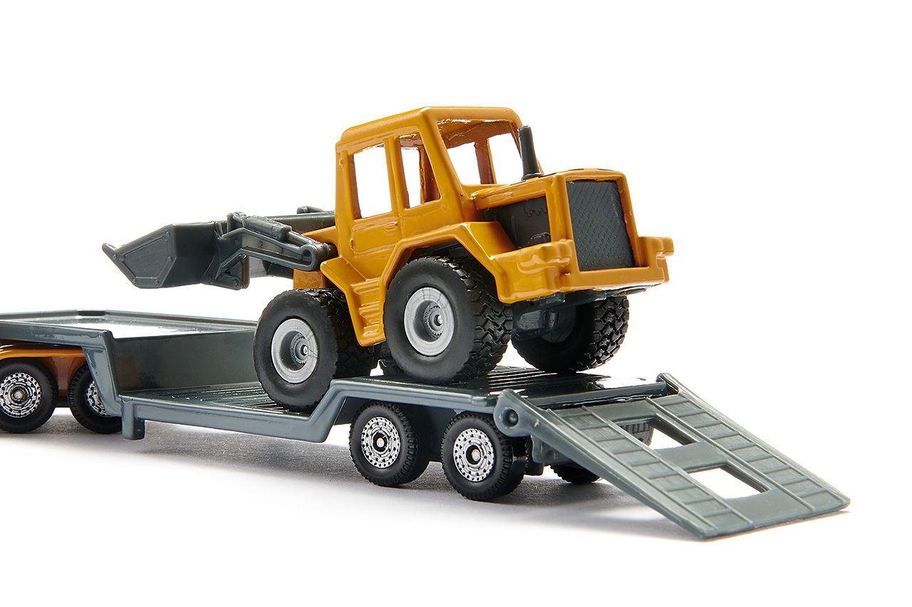 1:87 Low Loader With Front Loader