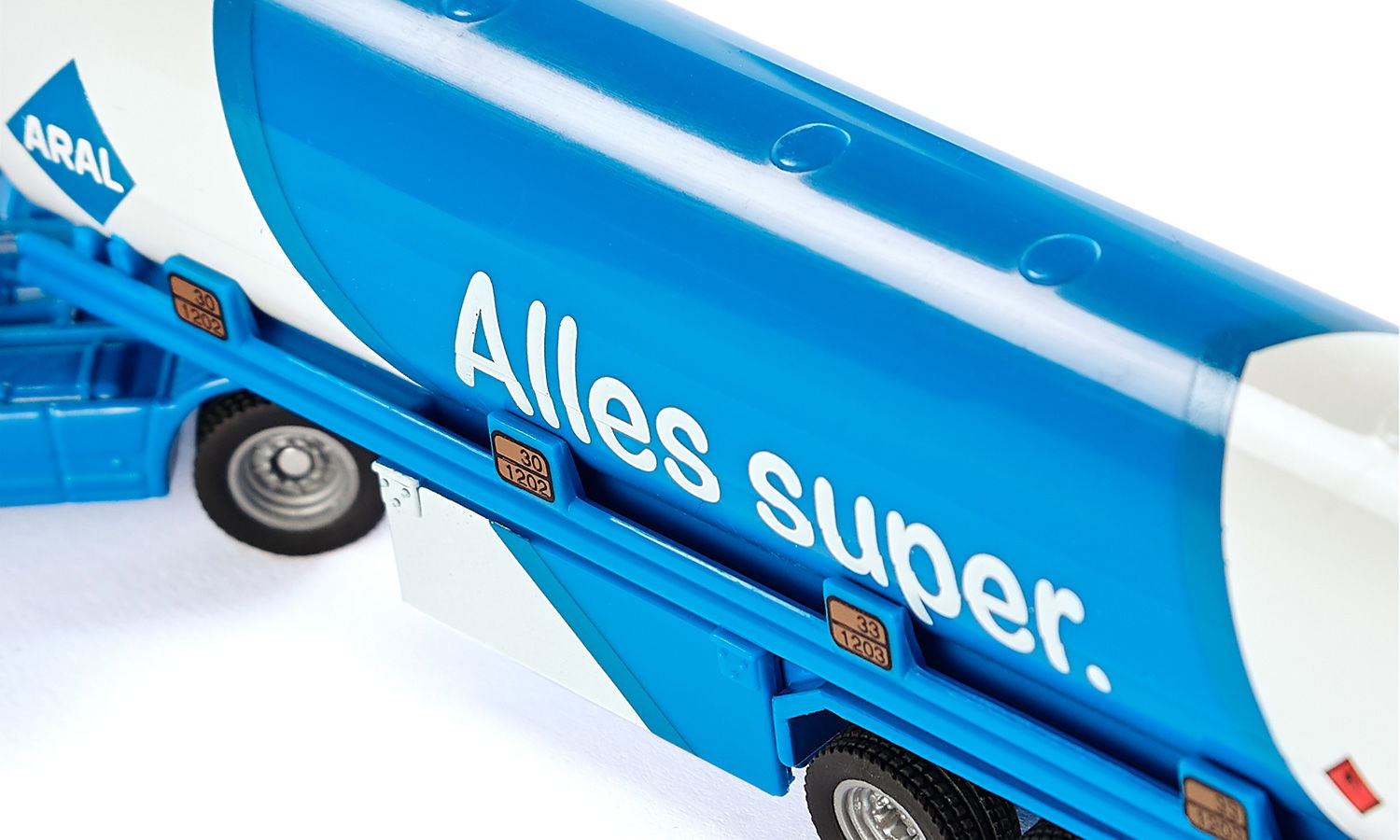 1:87 Aral Tanker With Trailer