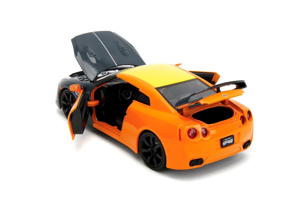 Naruto Shippenden 2009 Nissan GTR 1:24 Scale Die Cast Vehicle with Naruto Figure
