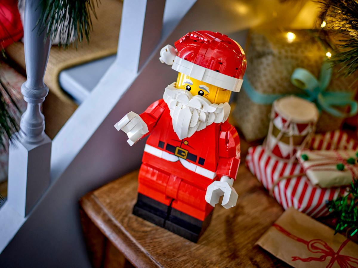 LEGO Up-Scaled Santa Minifigure Building Set 40820