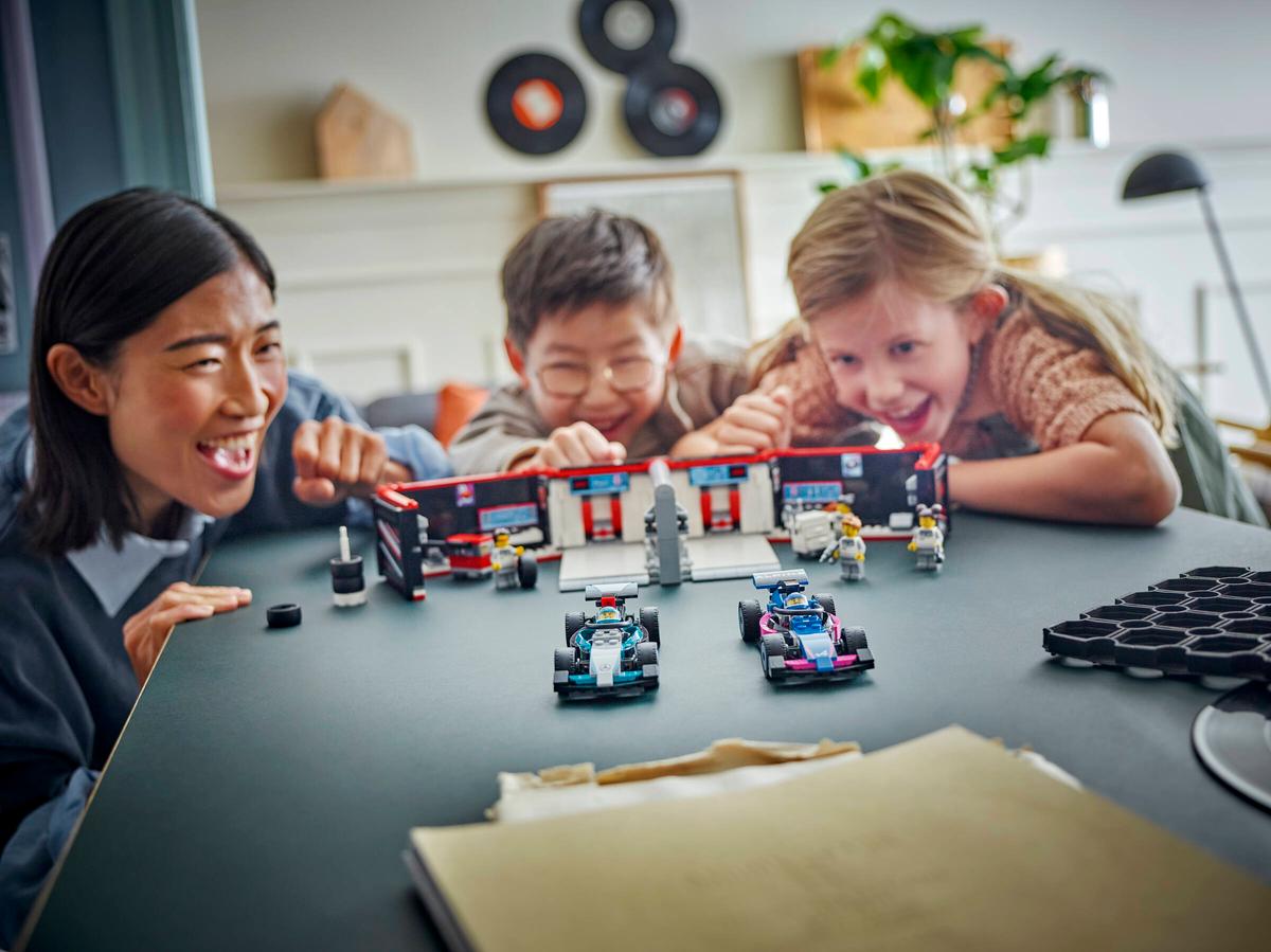 LEGO City F1 Garage & Mercedes-AMG & Alpine Cars 60444