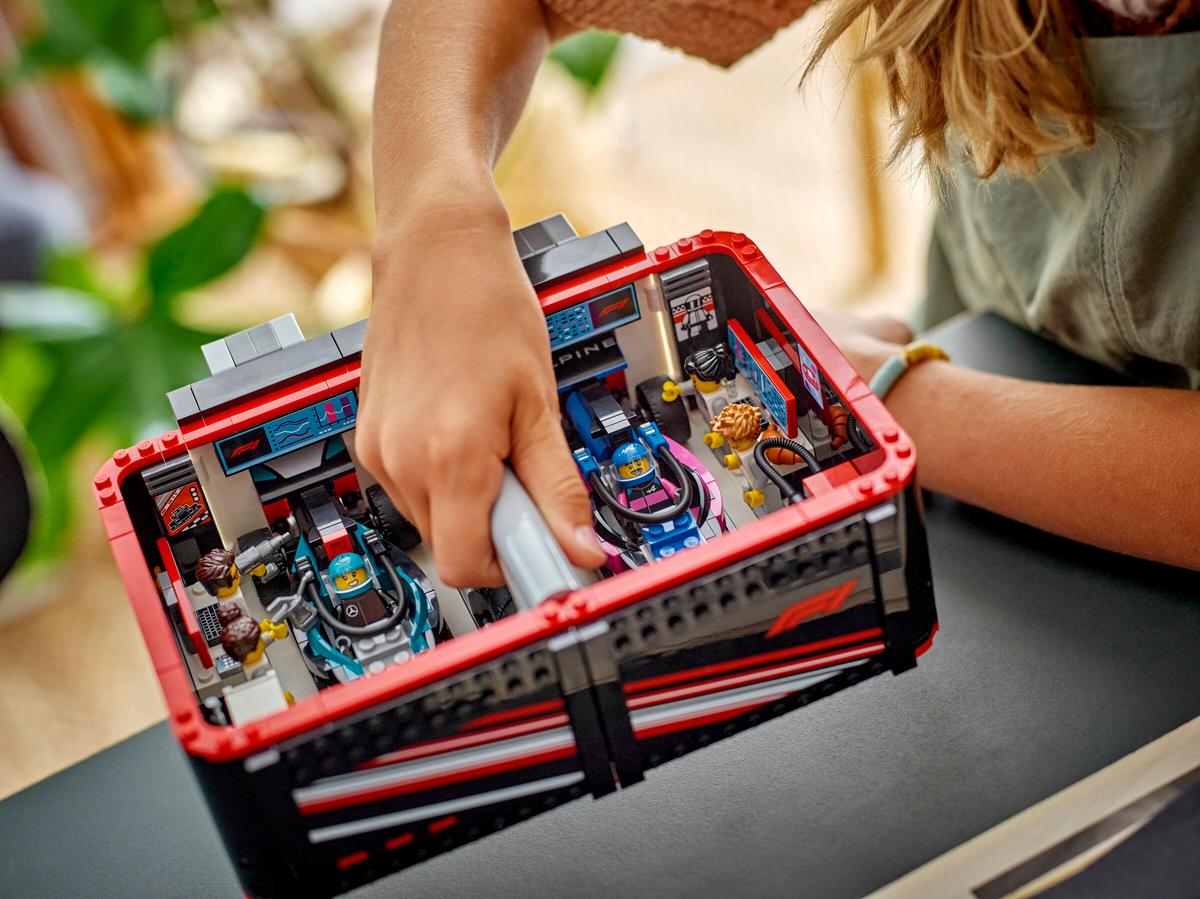 LEGO City F1 Garage & Mercedes-AMG & Alpine Cars 60444