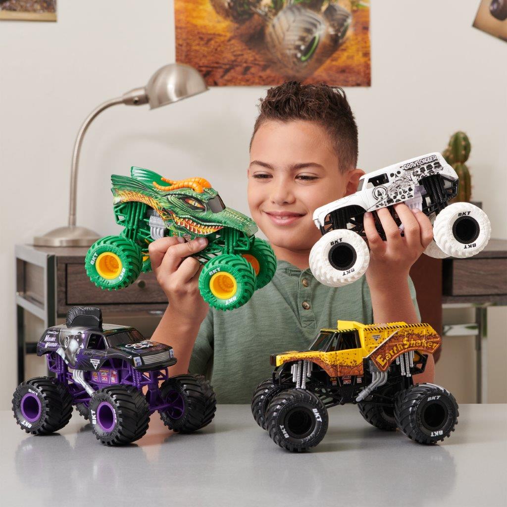 Monster Jam 1.24 Die Cast Solid- Batman