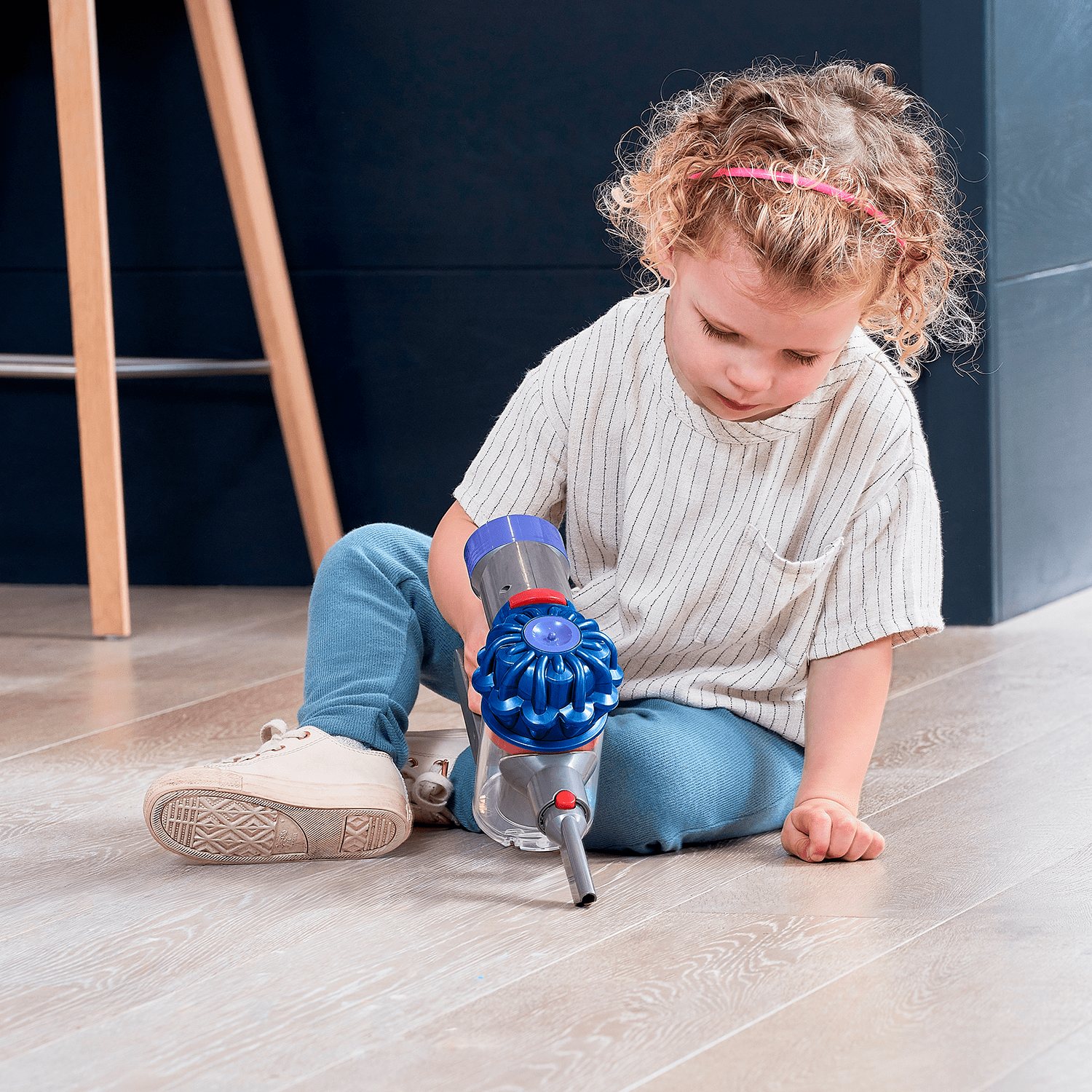 Casdon Dyson Cordless Vacuum Cleaner Toy Blue