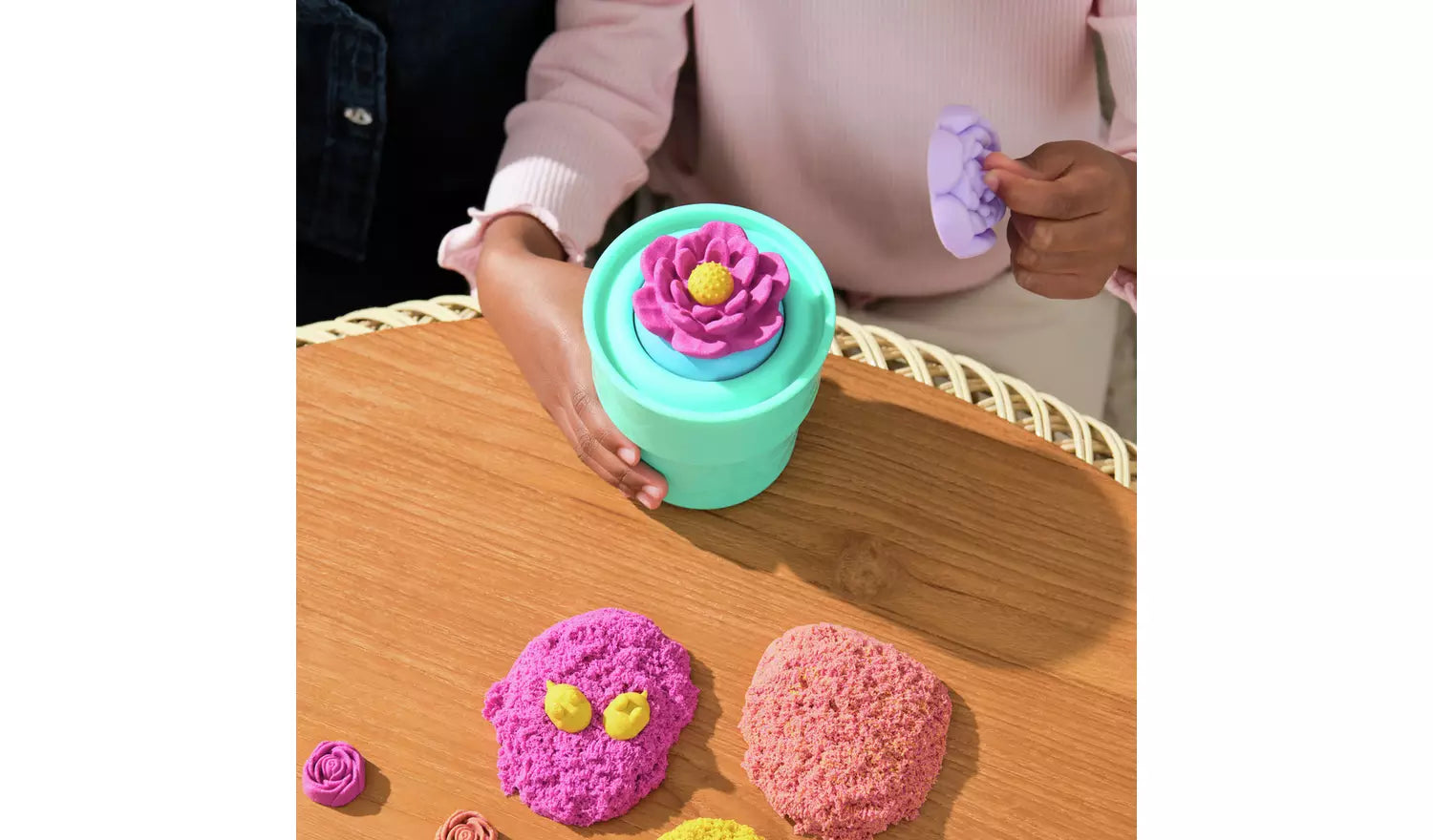Kinetic Sand Squishblossom