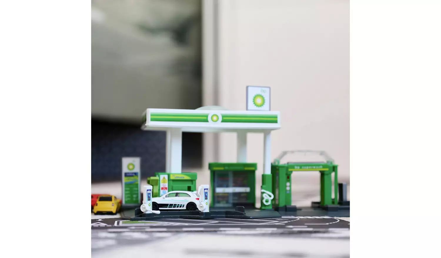 Majorette BP Petrol Station Playset