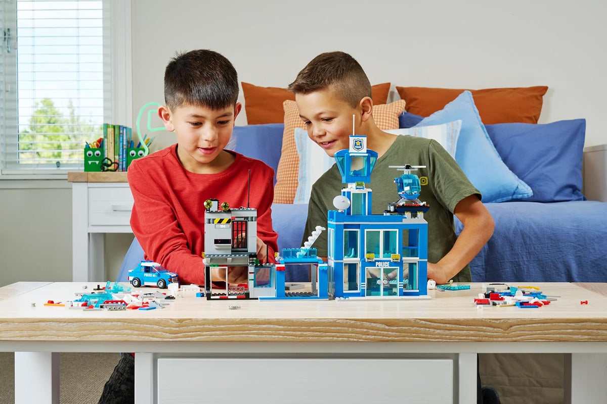 Max City Playset Police Headquarters 889 pcs