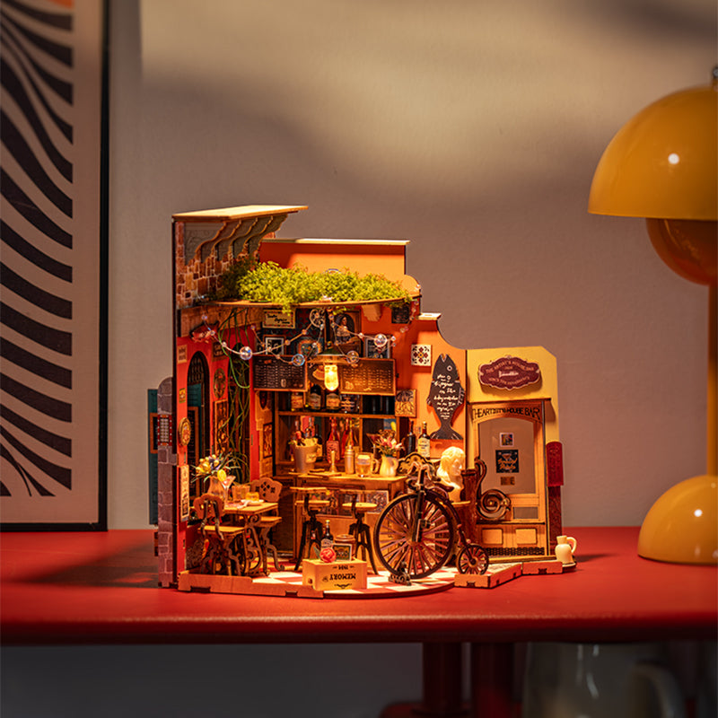 Henry's Chocolate DIY miniature house