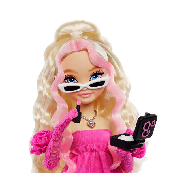 Barbie Dream Besties Barbie “Malibu' Doll And Accessories