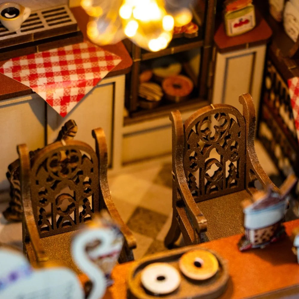 Coffee Shop (DIY Book Nook Kit)