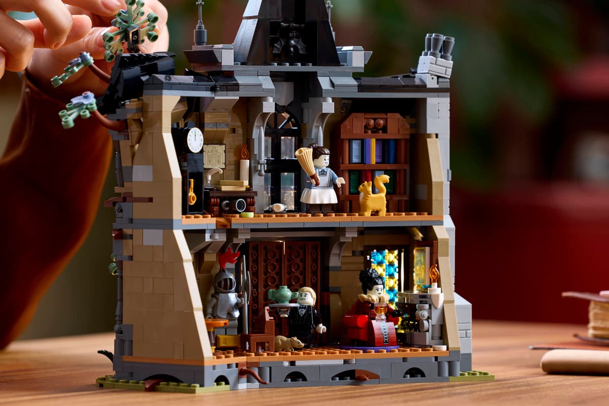 LEGO Icons Mayor Manor Building Set 11383