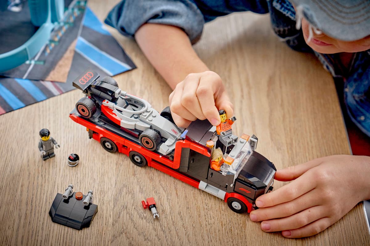 LEGO City F1 Display Truck with Audi F1 Race Car 60493
