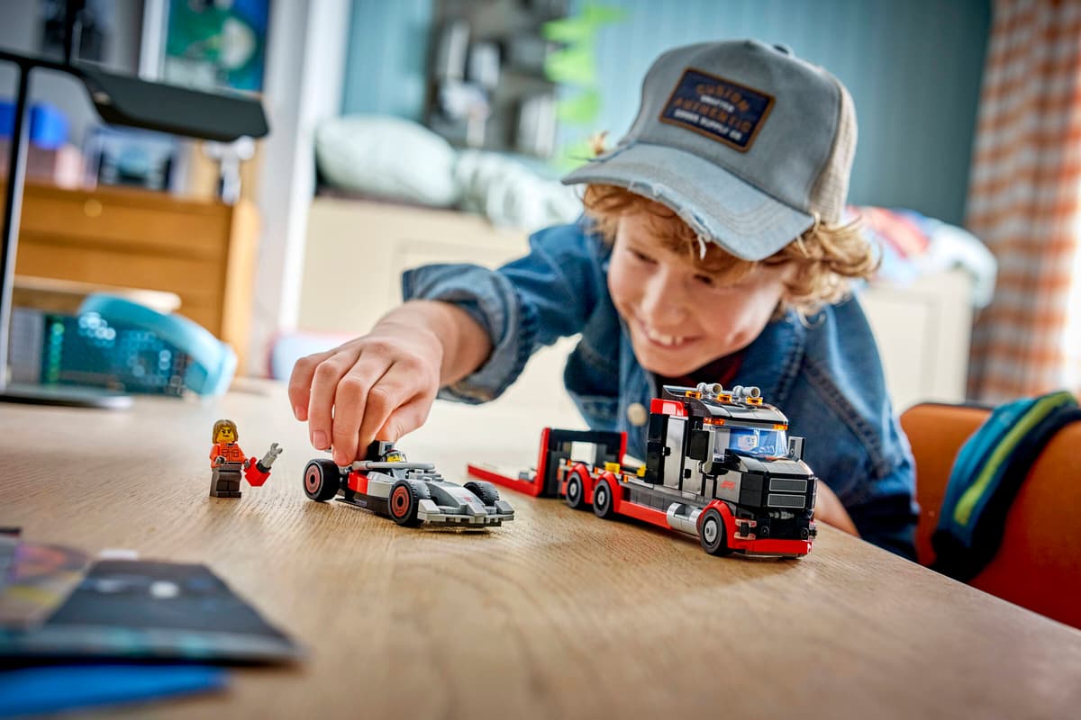 LEGO City F1 Display Truck with Audi F1 Race Car 60493