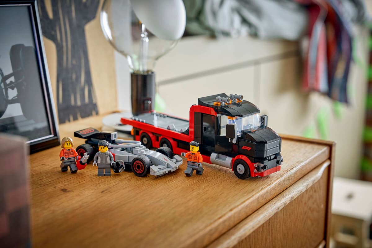 LEGO City F1 Display Truck with Audi F1 Race Car 60493