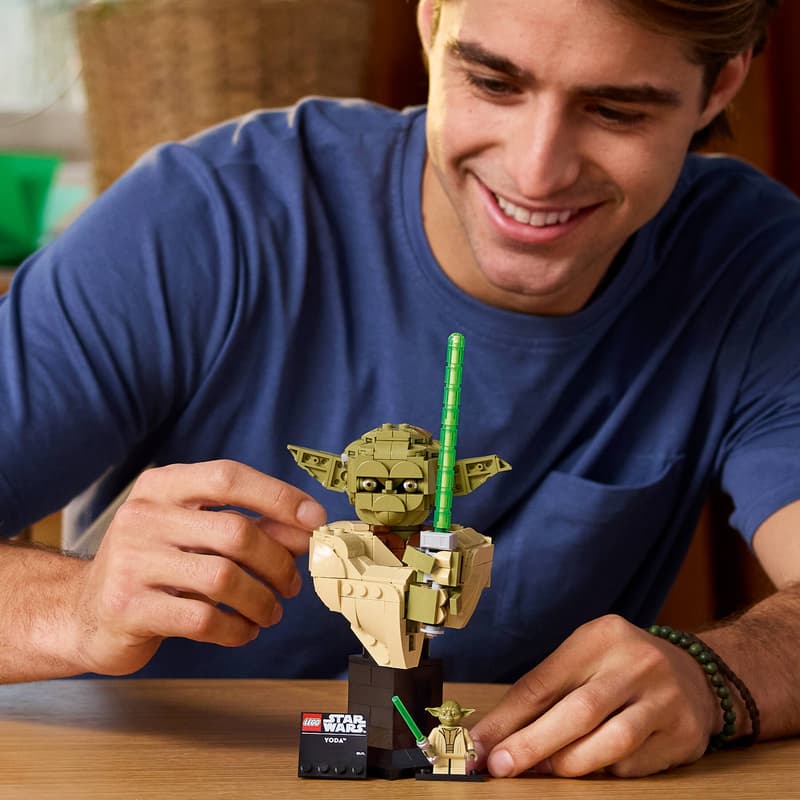 LEGO Star Wars Attack of the Clones™ Yoda™ Bust - Collectable Building Set for Adults - 75438