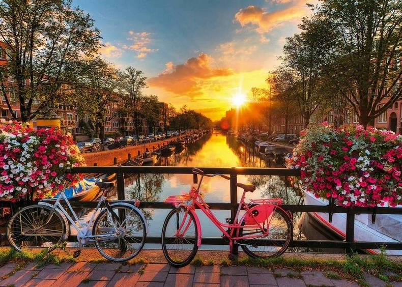 Bicycles in Amsterdam 1000pc puzzle