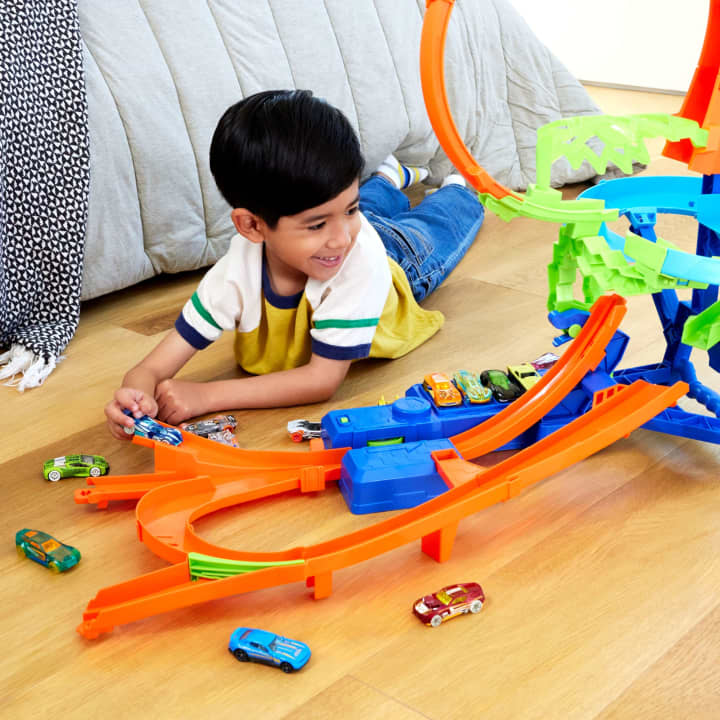 Hot Wheels Stunt Tracks Motorised Big Air Crash