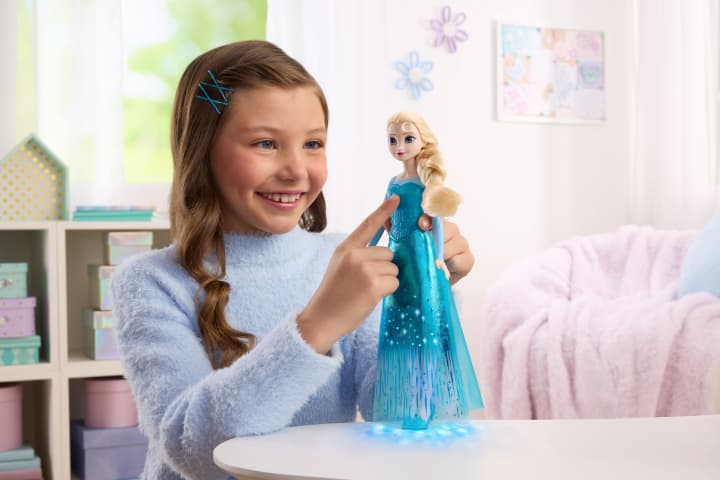 Disney Frozen Singing Elsa Fashion Doll with Lights & Music