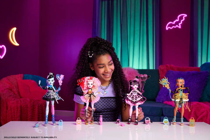 Monster High Scary Sweet Birthday Cupid Asteria
