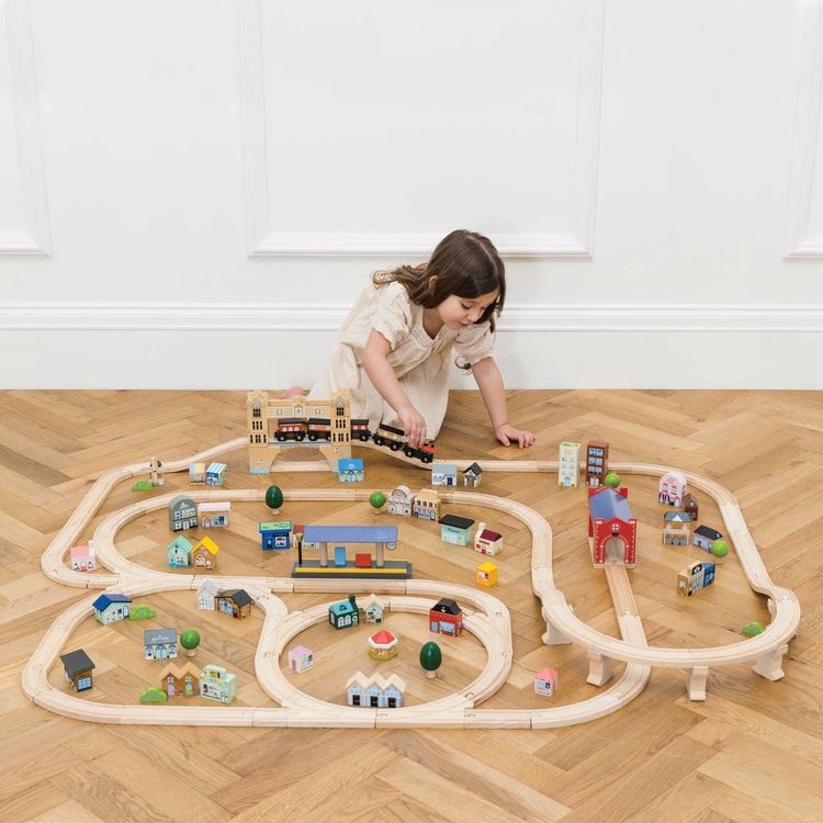 Le Toy Van London Train Set 120pc